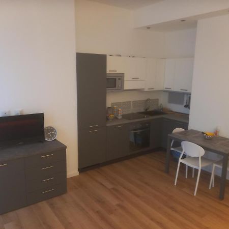 Bilocale 7 Piano Balcone Vista Skyline Apartment Milan Luaran gambar